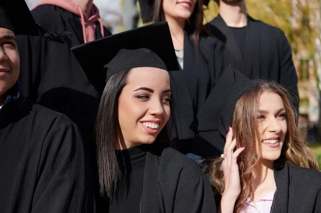 Graduados internacionales celebran su máster